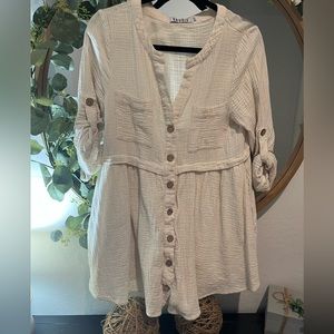 Cream big button top sz small with pockets